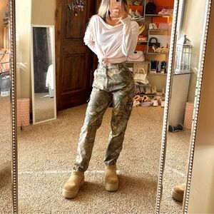 Ranger Vintage Grunge Camo High Rise Straight Leg Cargo Pants | size 25